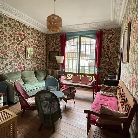 Ferienhaus Spacious House A Few Steps From The Sea