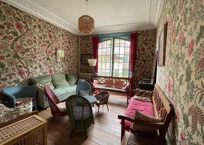 Prázdninový dům Spacious House A Few Steps From The Sea