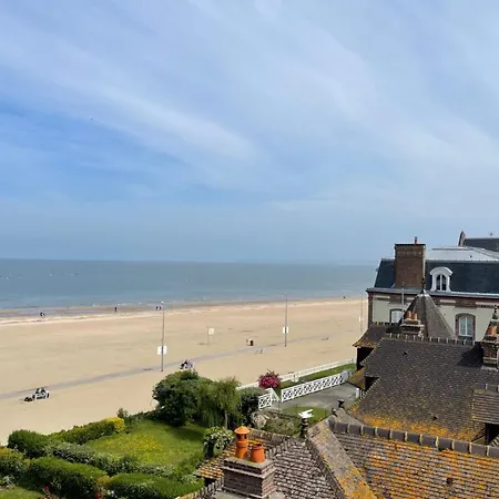 Spacious House A Few Steps From The Sea Трувиль-сюр-Мер