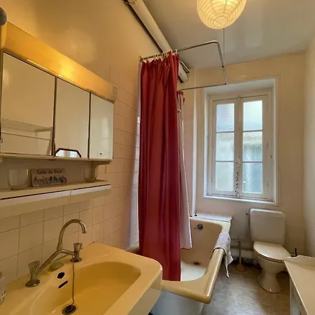 Дом отдыха Spacious House A Few Steps From The Sea *