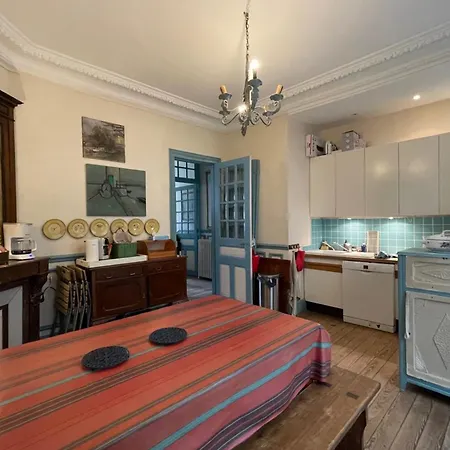 Дом отдыха Spacious House A Few Steps From The Sea